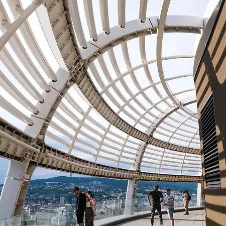 Sky1 Modern Aptm With Rooftop View 30 Floor *