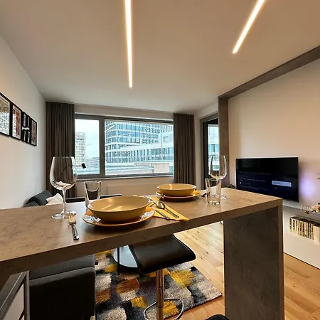 Sky1 Modern Aptm On 7 Floor With Rooftop View דירה