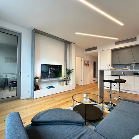 Апартаменты Sky1 Modern Aptm With Rooftop View 30 Floor