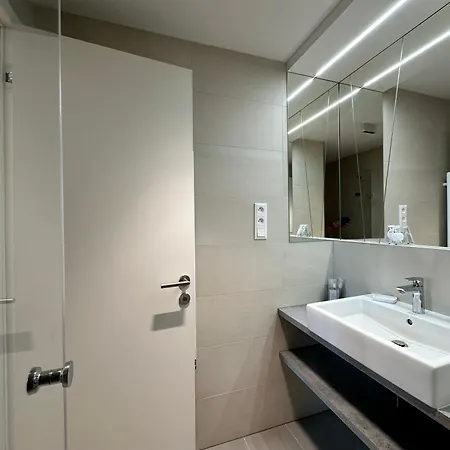 Sky1 Modern Aptm On 7 Floor With Rooftop View דירה ברטיסלאבה