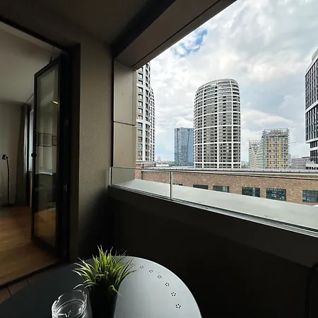 Sky1 Modern Aptm On 7 Floor With Rooftop View דירה *