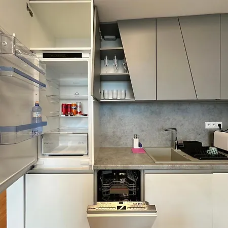 Sky1 Modern Aptm On 7 Floor With Rooftop View * ברטיסלאבה