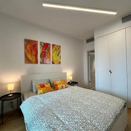 Апартаменты Sky1 Modern Aptm With Rooftop View 30 Floor