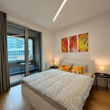 Sky1 Modern Aptm With Rooftop View 30 Floor * 布拉迪斯拉发