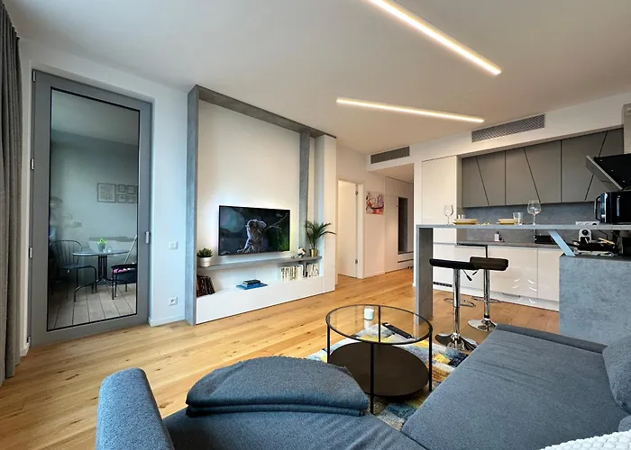 Апартаменты Sky1 Modern Aptm With Rooftop View 30 Floor