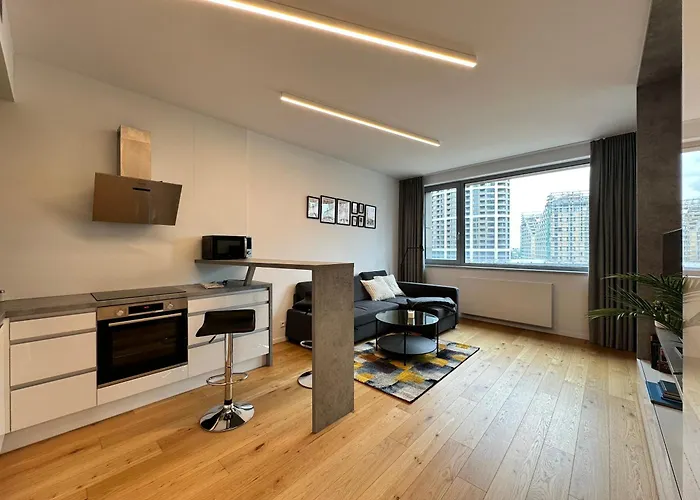 Апартаменты Sky1 Modern Aptm With Rooftop View 30 Floor *