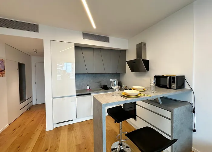 Апартаменты Sky1 Modern Aptm With Rooftop View 30 Floor Братислава
