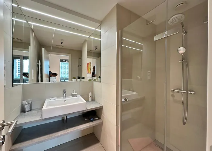 Апартаменты Sky1 Modern Aptm With Rooftop View 30 Floor Братислава