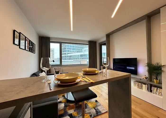 Sky1 Modern Aptm With Rooftop View 30 Floor 아파트