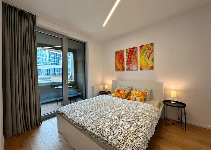 Sky1 Modern Aptm With Rooftop View 30 Floor * 브라티슬라바